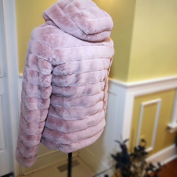NWOT- Rose Reversible Faux Fur Jacket - Picture 4 of 8